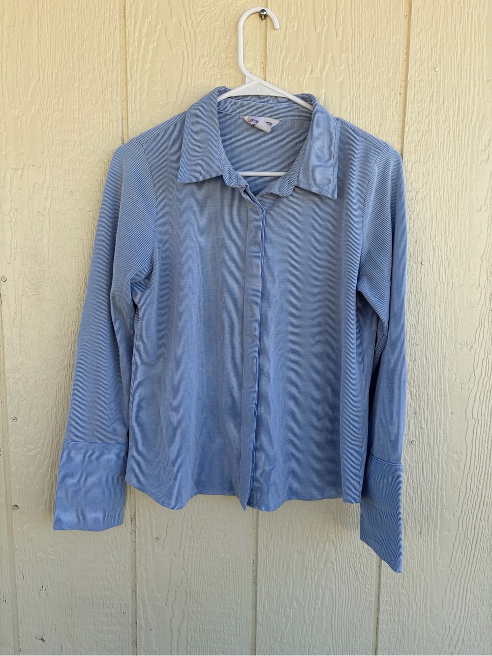 Light Blue Women’s Button-Front Knit Shirt Size M